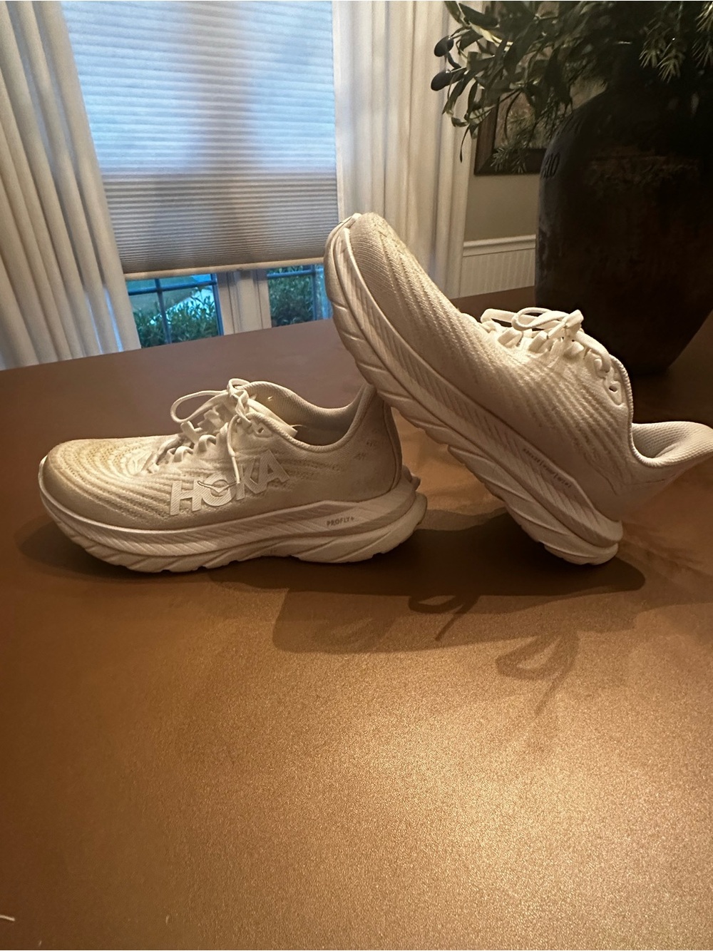 Hoka Mach 5 women’s All-White Lightweight Running Sneakers. Size 8.5